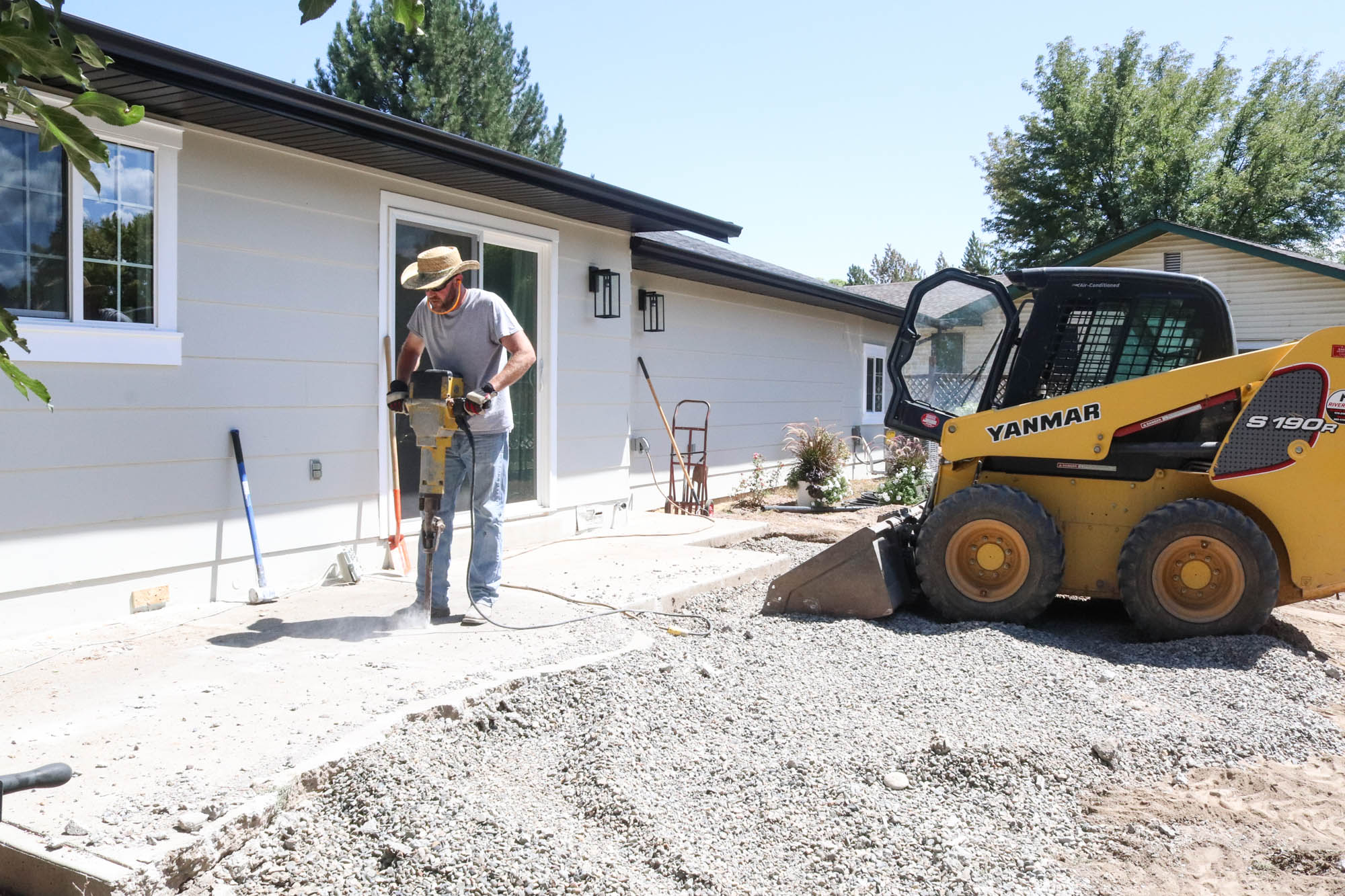 TGI-Friday: Patio Demo, Landscaping & House Video’s